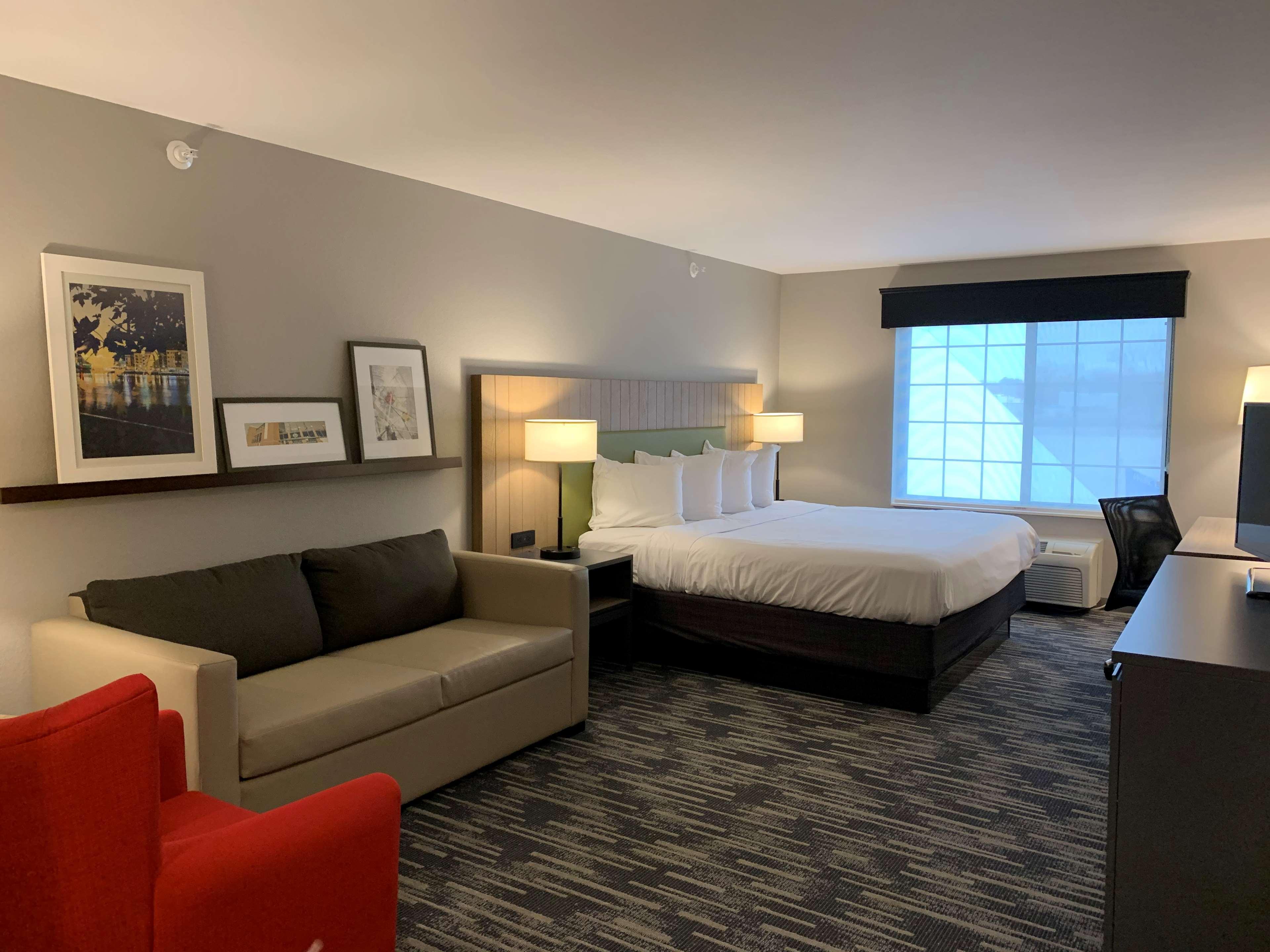 Country & By Radisson, North