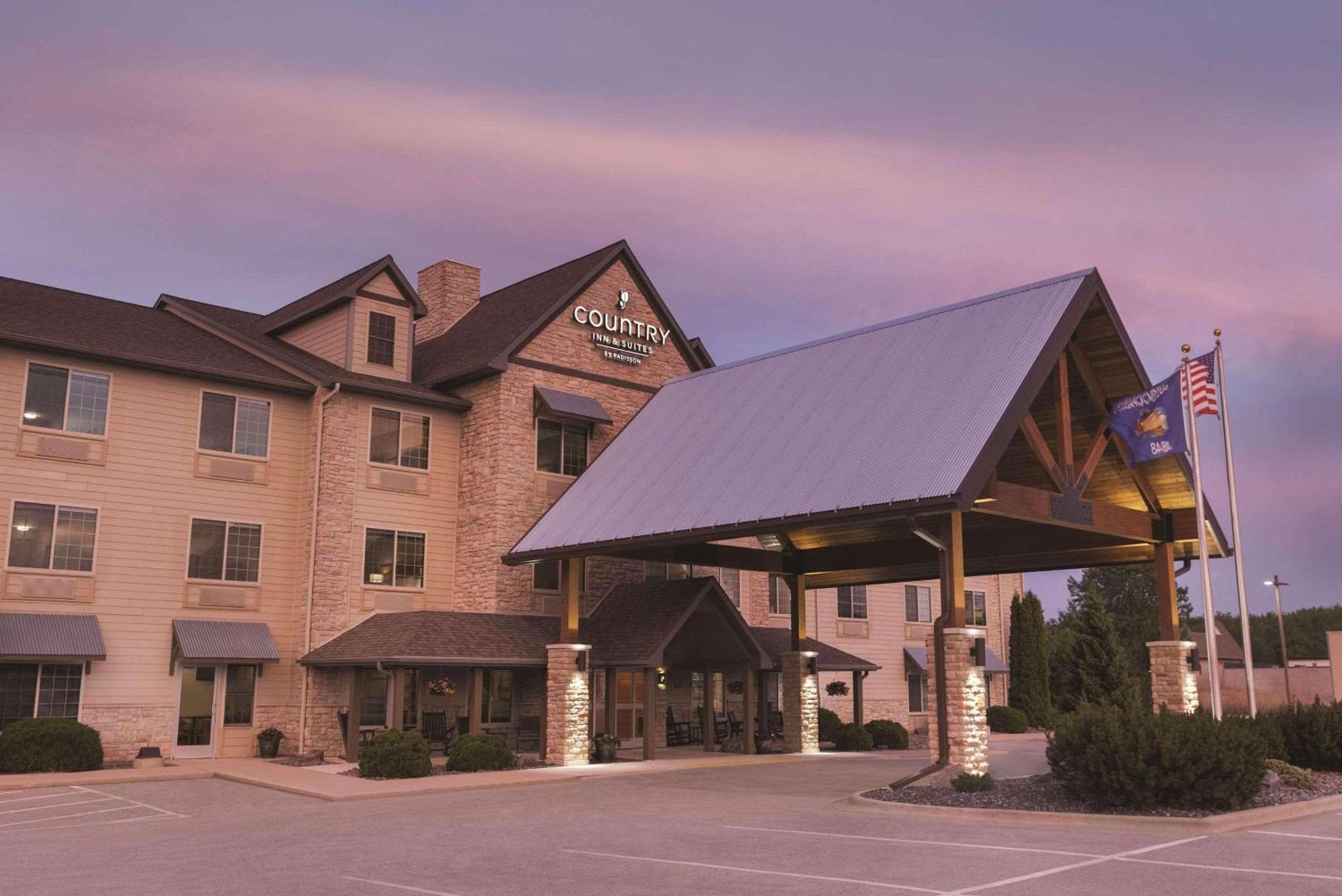 Hotel Country & By Radisson, North Green Bay